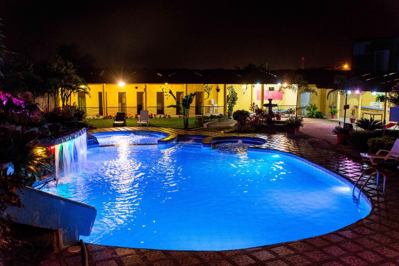 Tuzco Lodge ปูแอร์โตโลเปซ ภายนอก รูปภาพ