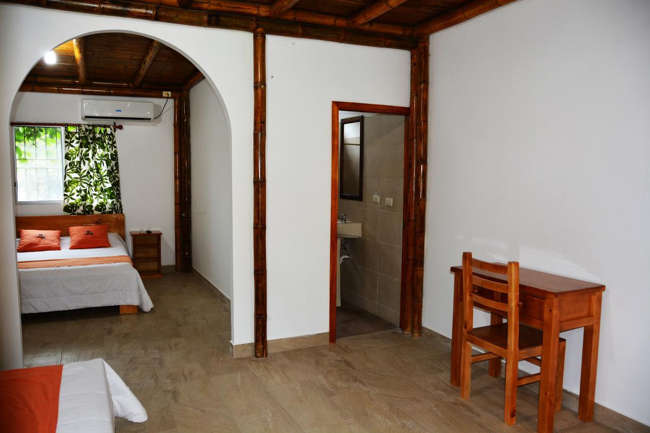 Tuzco Lodge ปูแอร์โตโลเปซ ภายนอก รูปภาพ