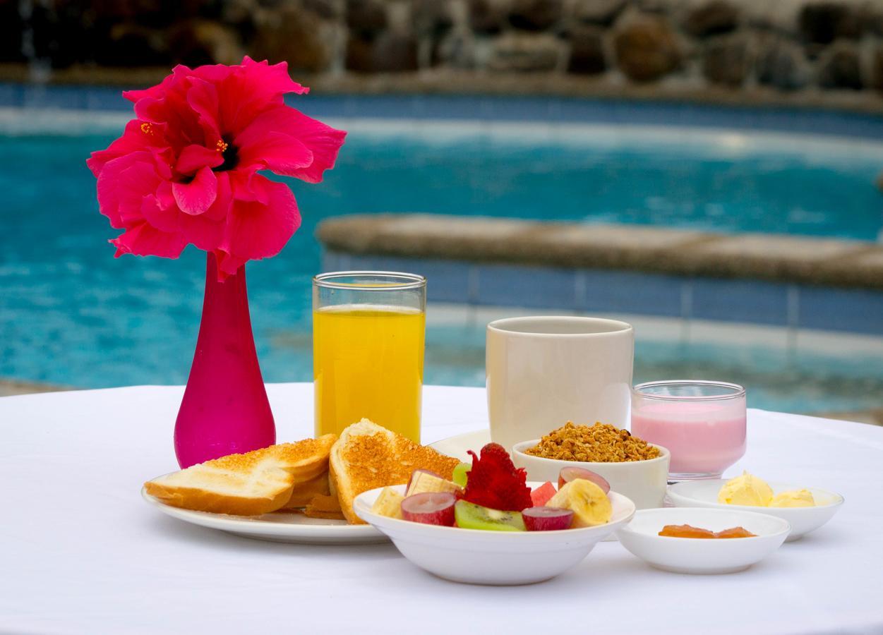 Tuzco Lodge ปูแอร์โตโลเปซ ภายนอก รูปภาพ